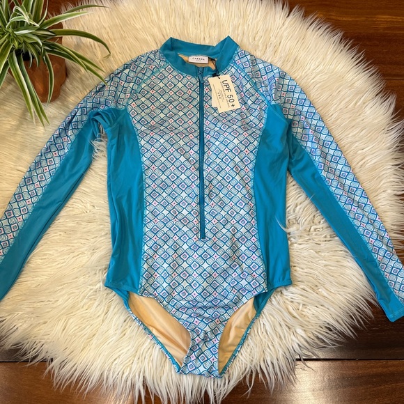 New🌿UPF 50 Preppy GEO Long Sleeve - Picture 3 of 9